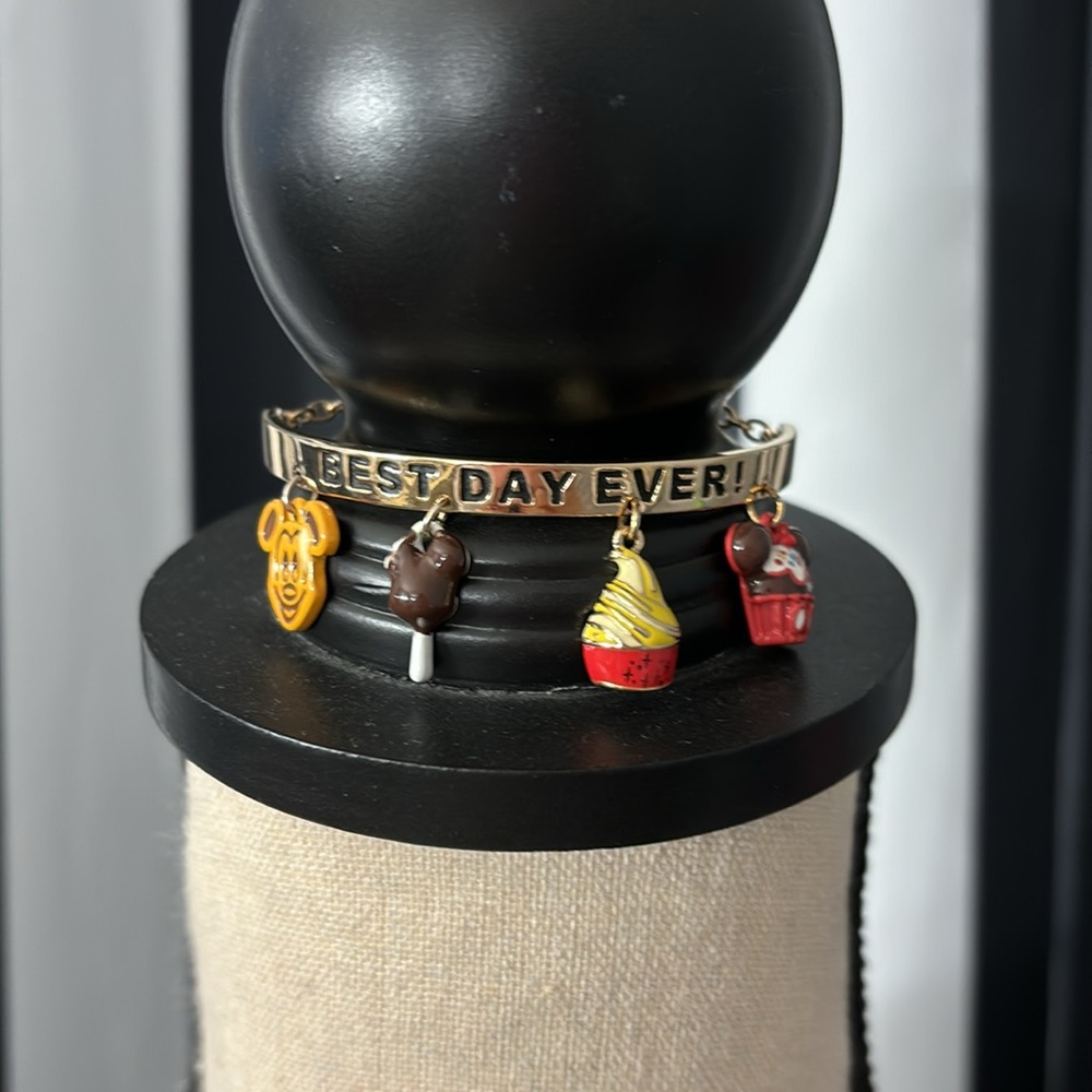 Disney Parks “Best Day Ever!” Treats Bracelet